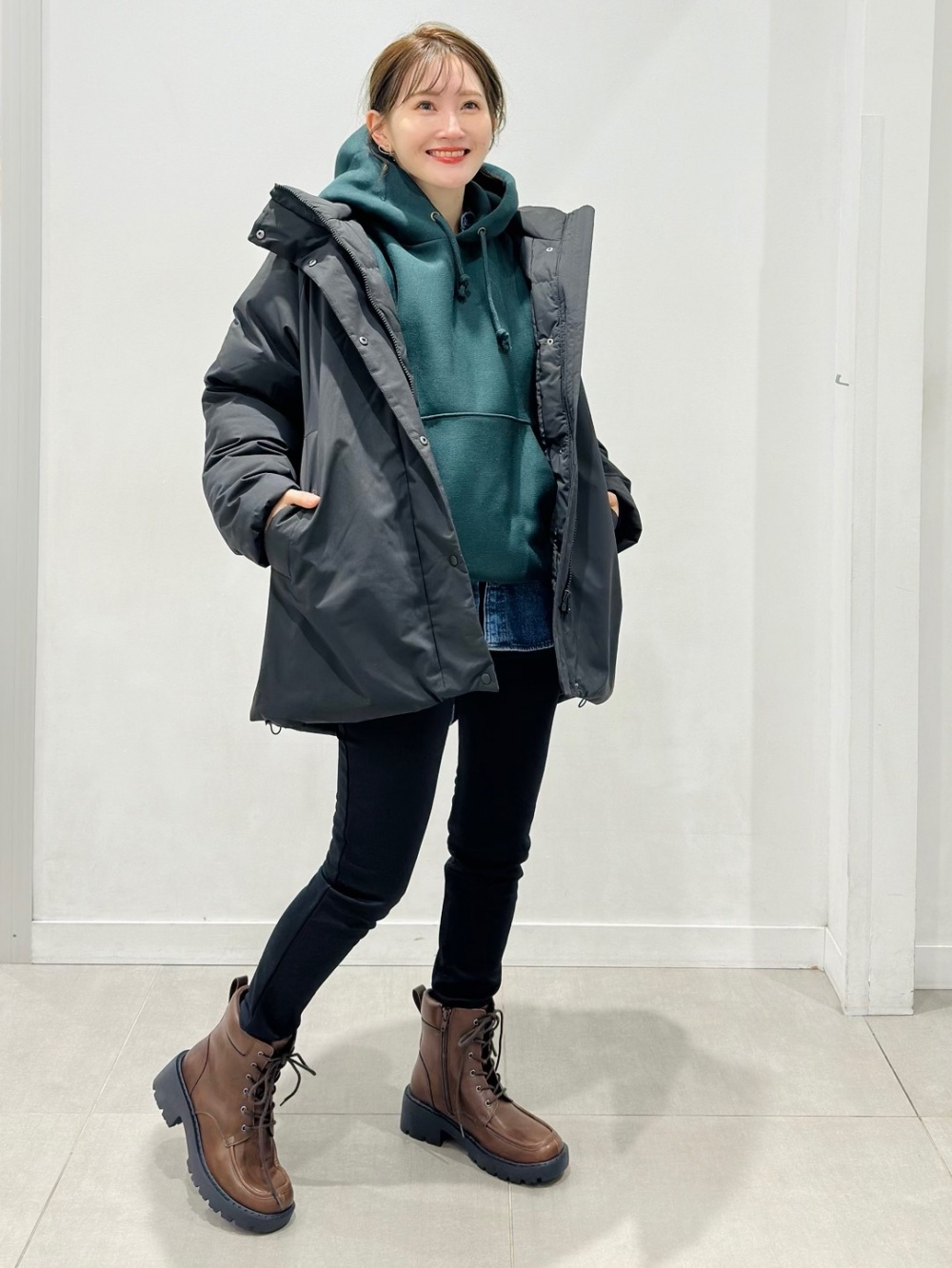 コットンスムースクルーネックT、フルジップニットジャケット by rokh