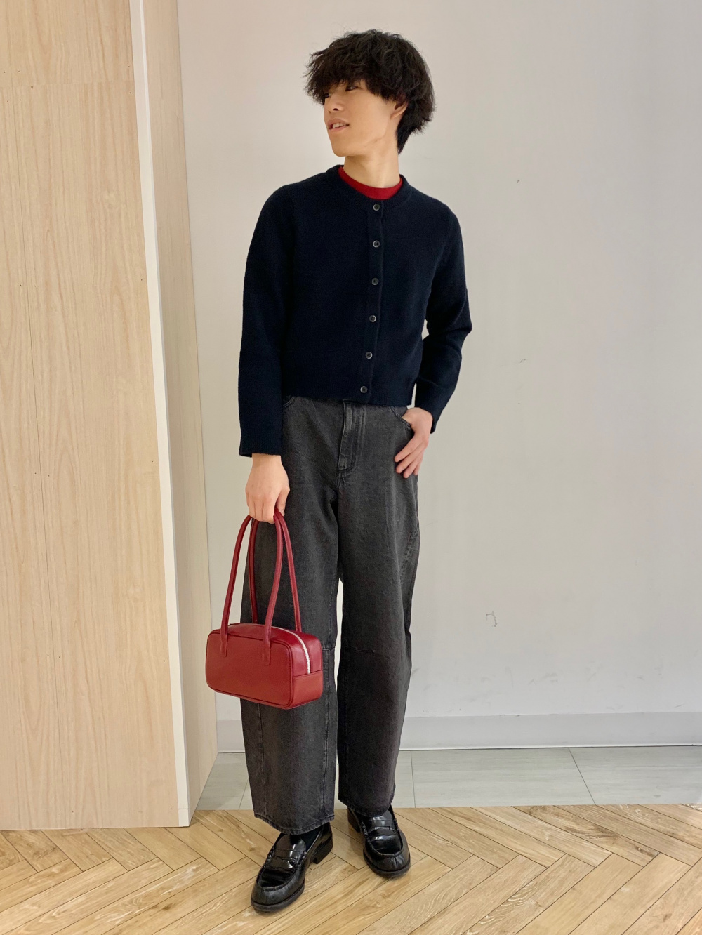 コットンクルーネックT、フルジップニットジャケット by rokh」の着用