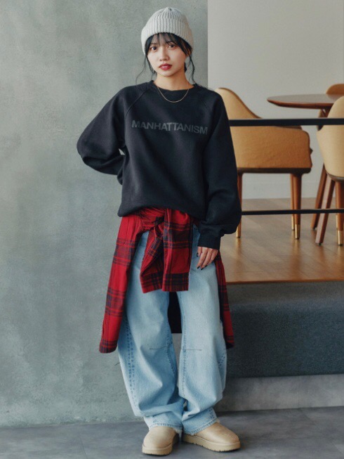 ミニハイネックセーター(ノースリーブ)Z、バレルレッグジーンズ(丈標準