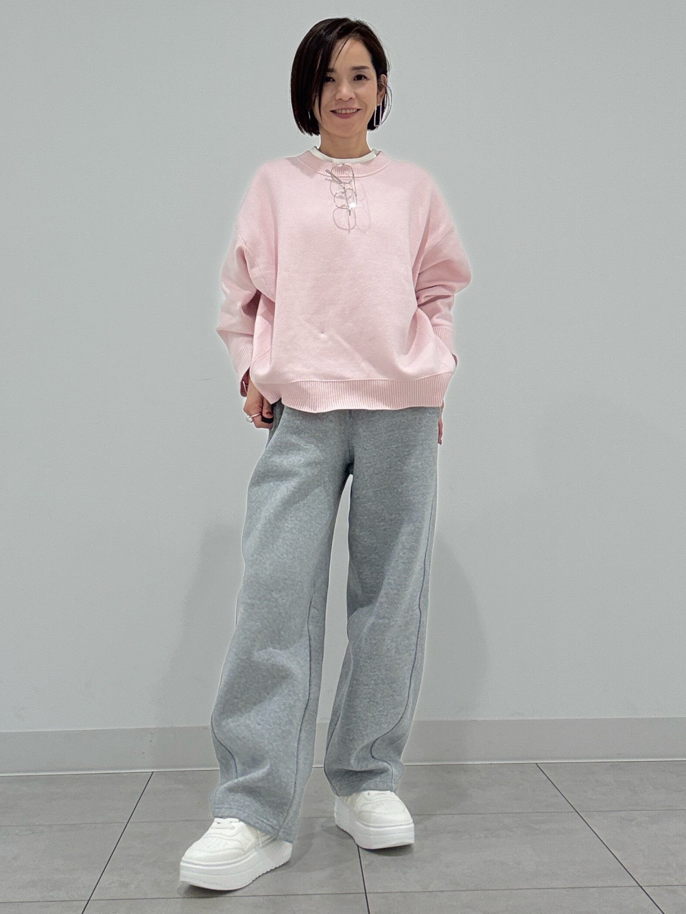 シアーラメセーター(半袖)Q、ドレープワイドパンツZ」の着用