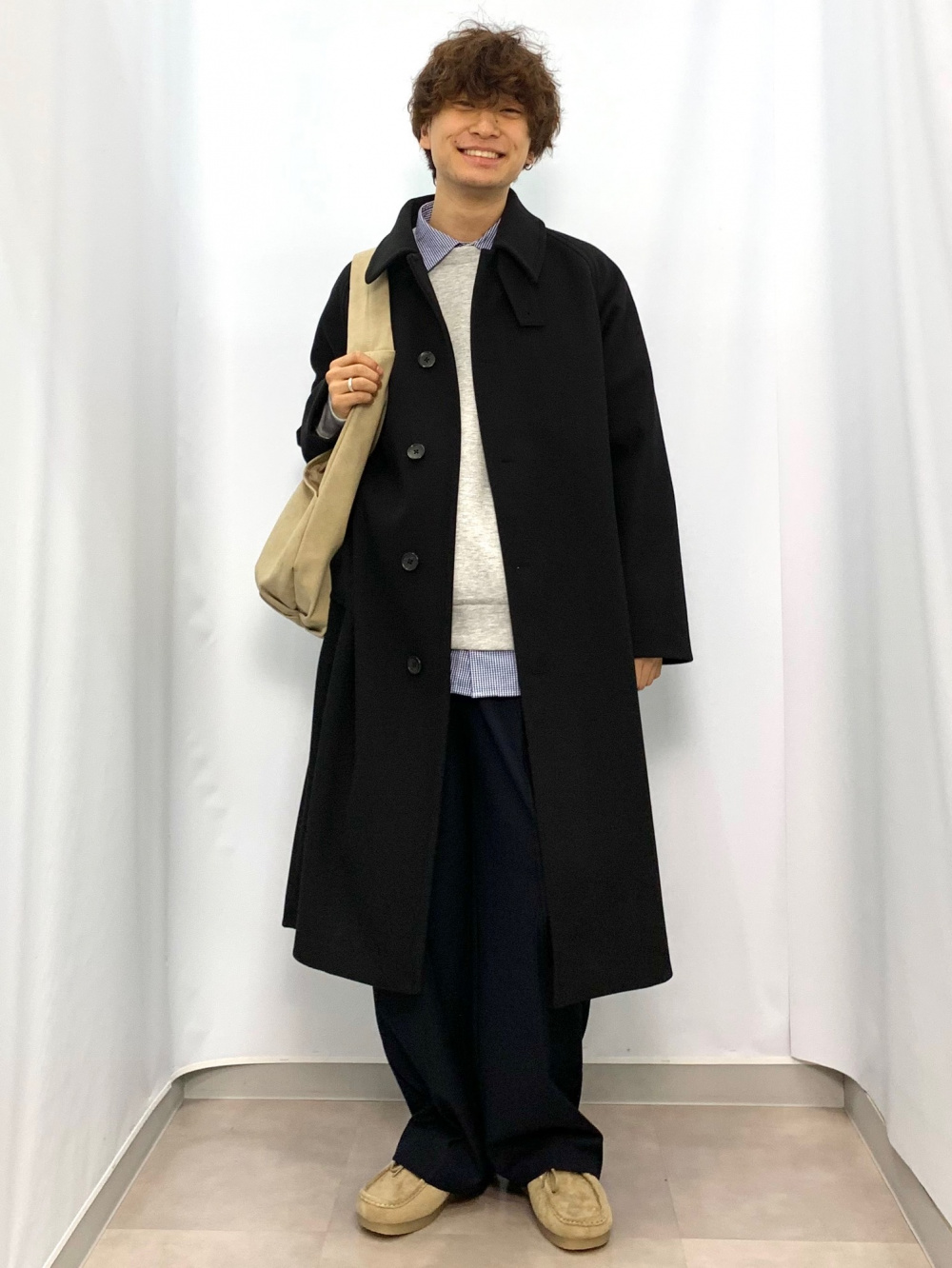 スウェットプルオーバー、スウェットプルオーバー」の着用