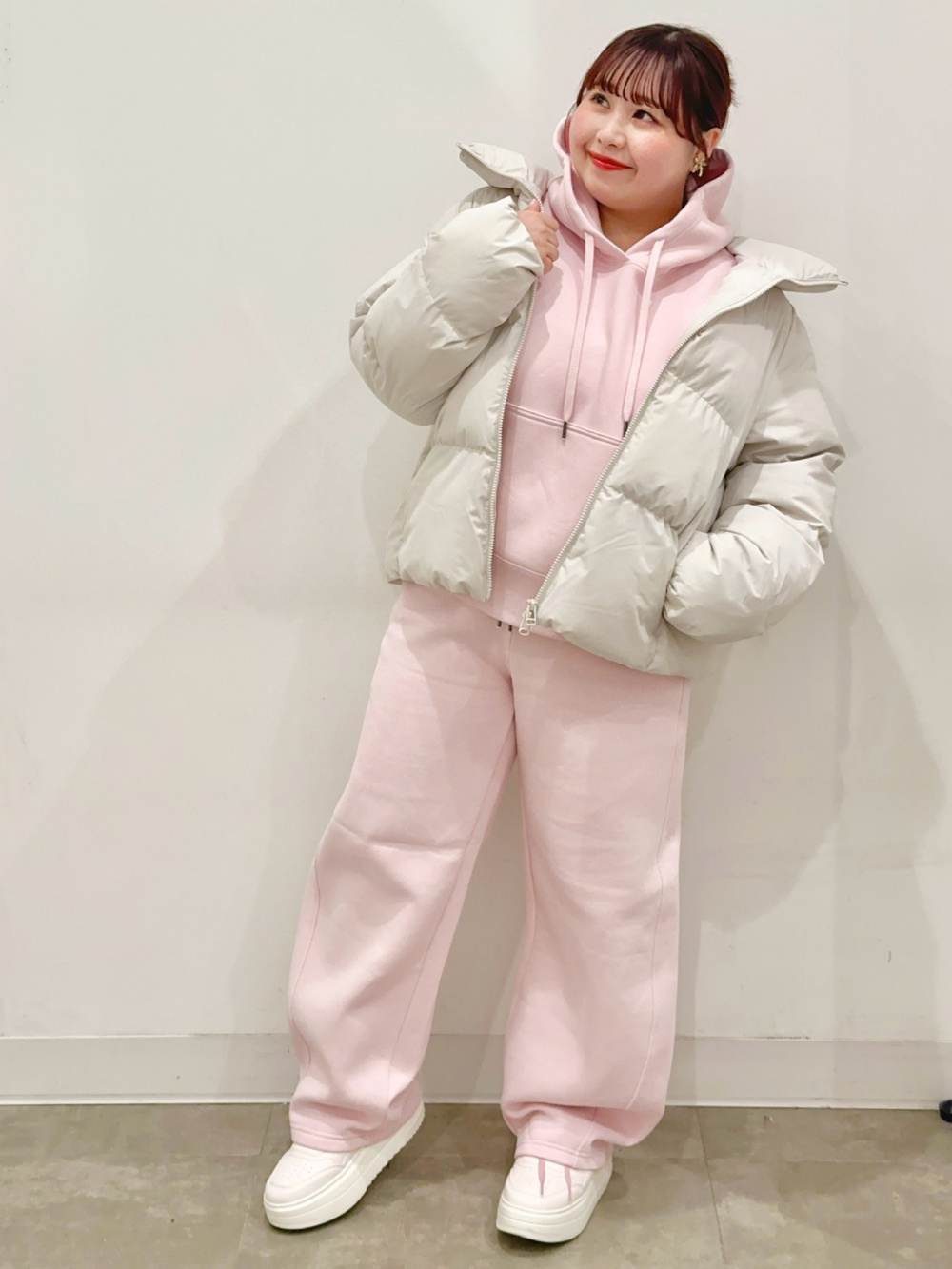 シアーラメセーター(半袖)Q、ドレープワイドパンツZ」の着用