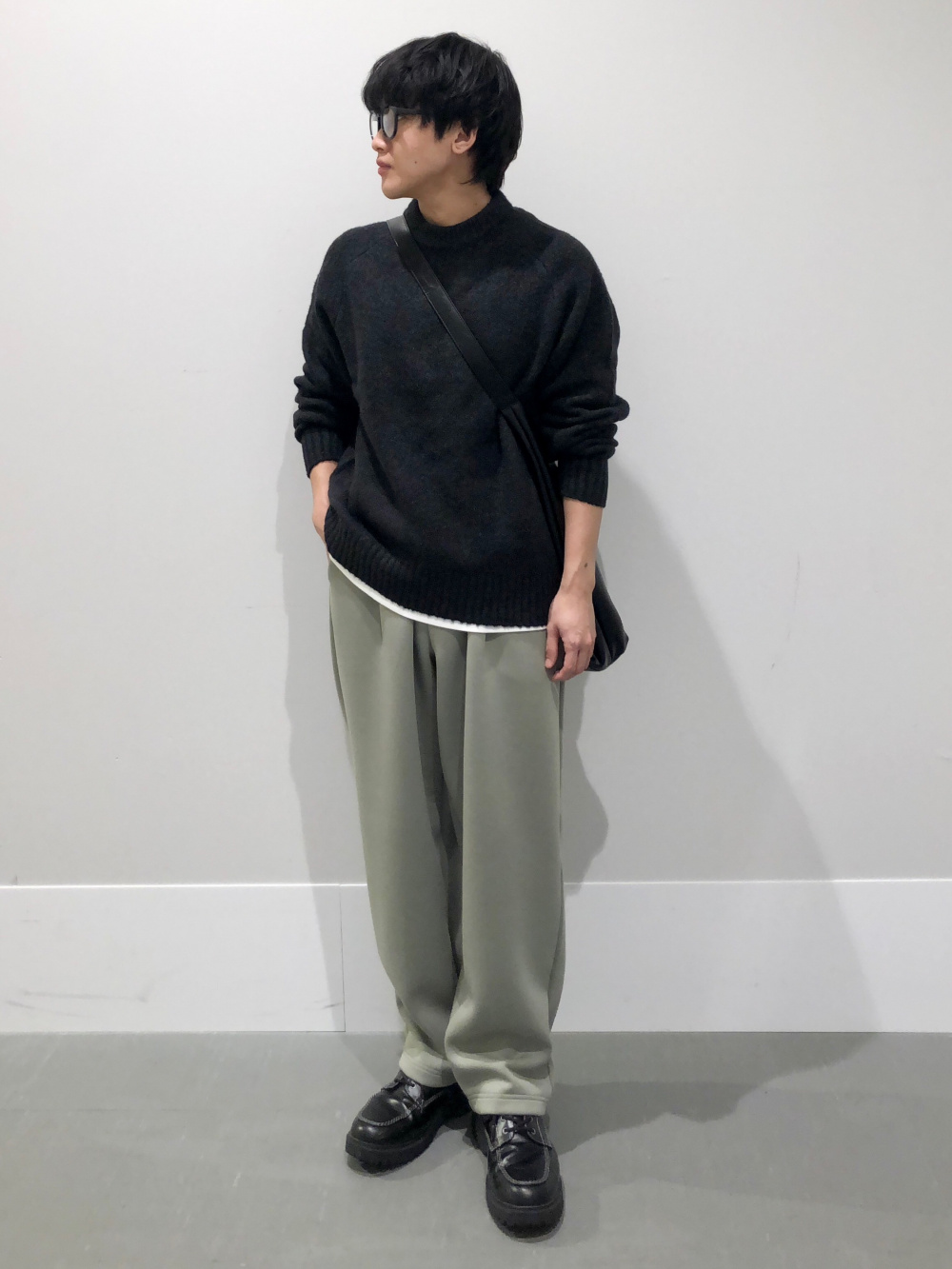 パフニットプルオーバー、デニムパデッドジップアップパーカ」の着用