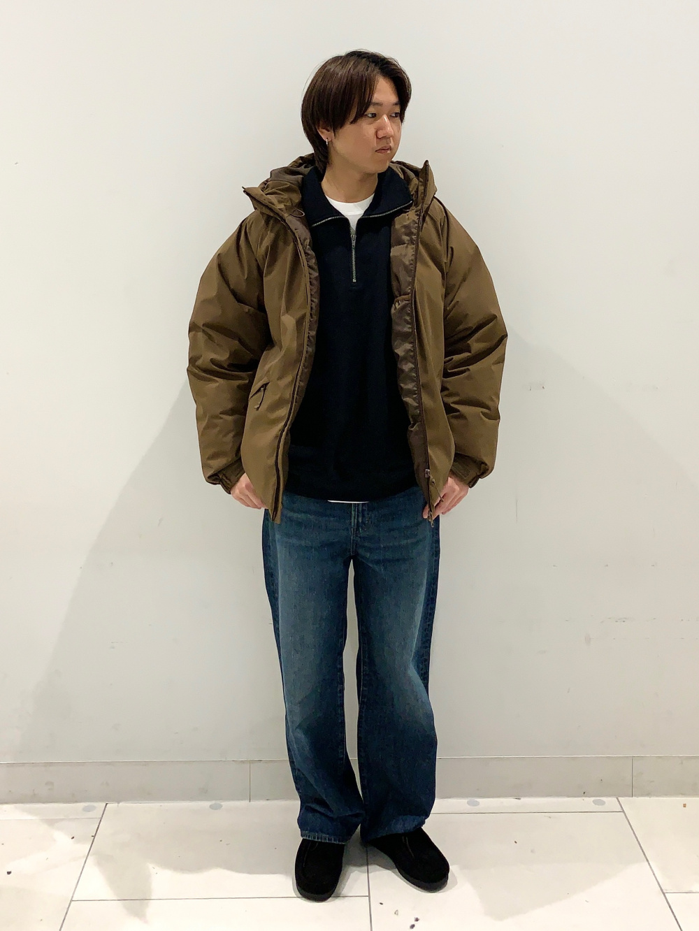 ウォームパデッドパーカ、ソフトコットンクルーネックT(長袖)」の着用