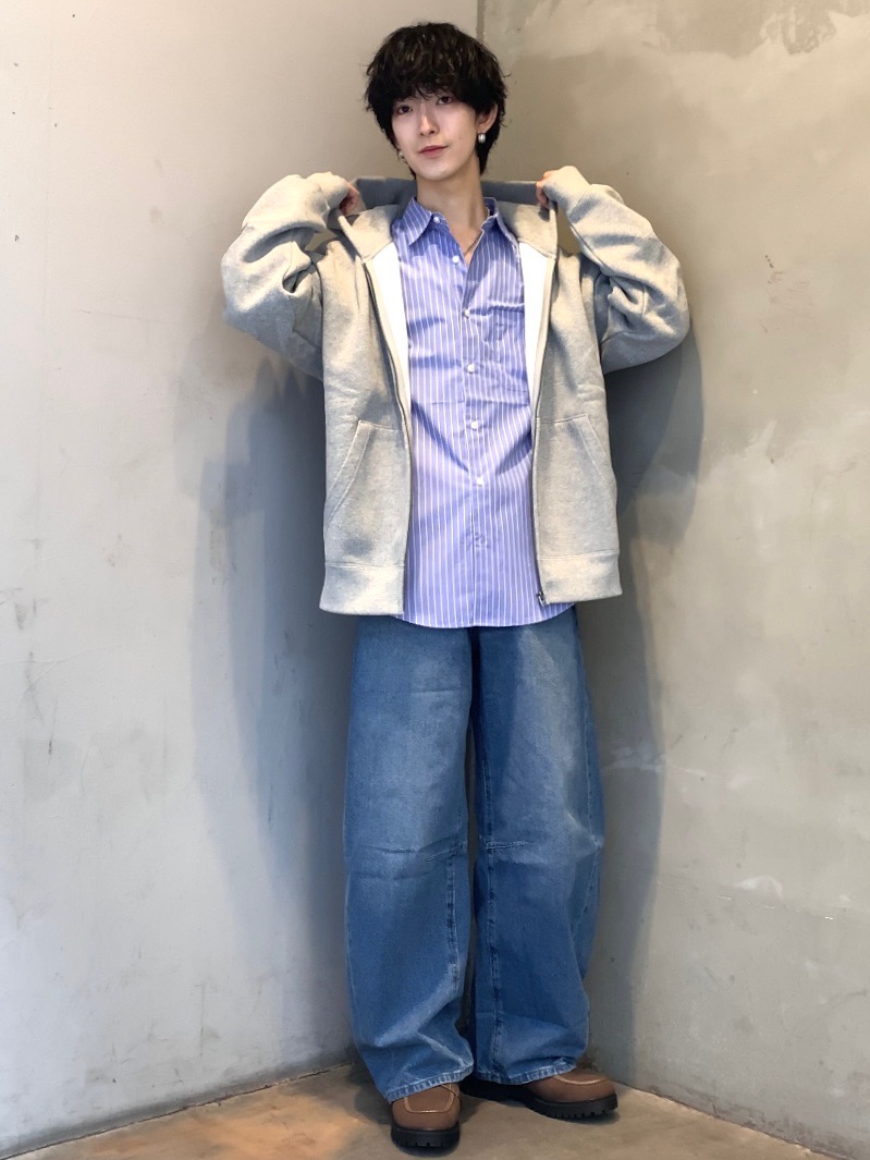 新品 GU UG カバーオールジャケットUNDERCOVER 66ブルー L ドライワイドT(5分袖)、カバーオールジャケット UNDERCOVER」の着用