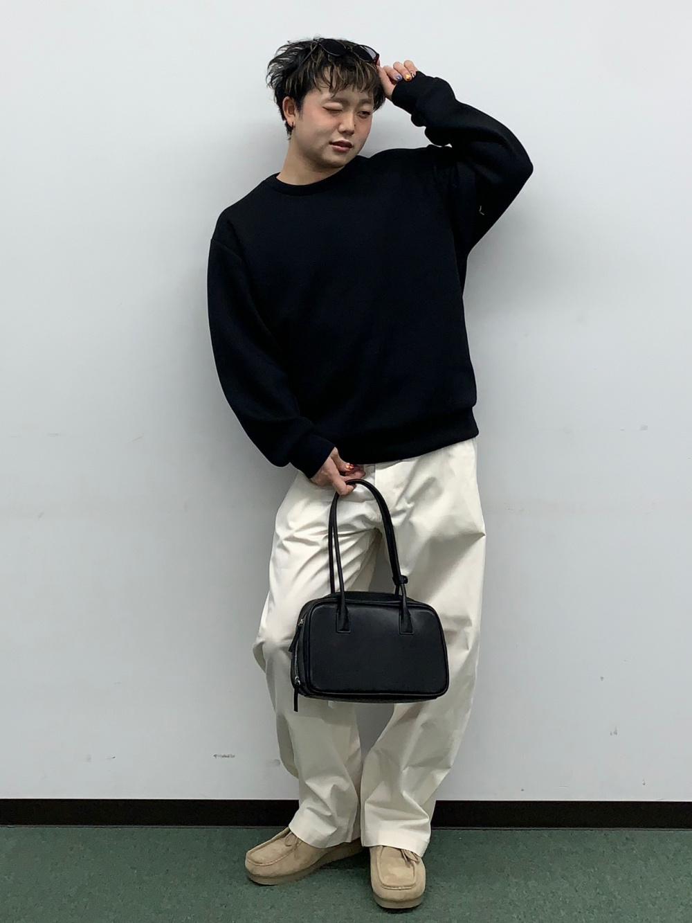 パフスウェットプルオーバー、チノバレルレッグパンツ(丈標準67.5