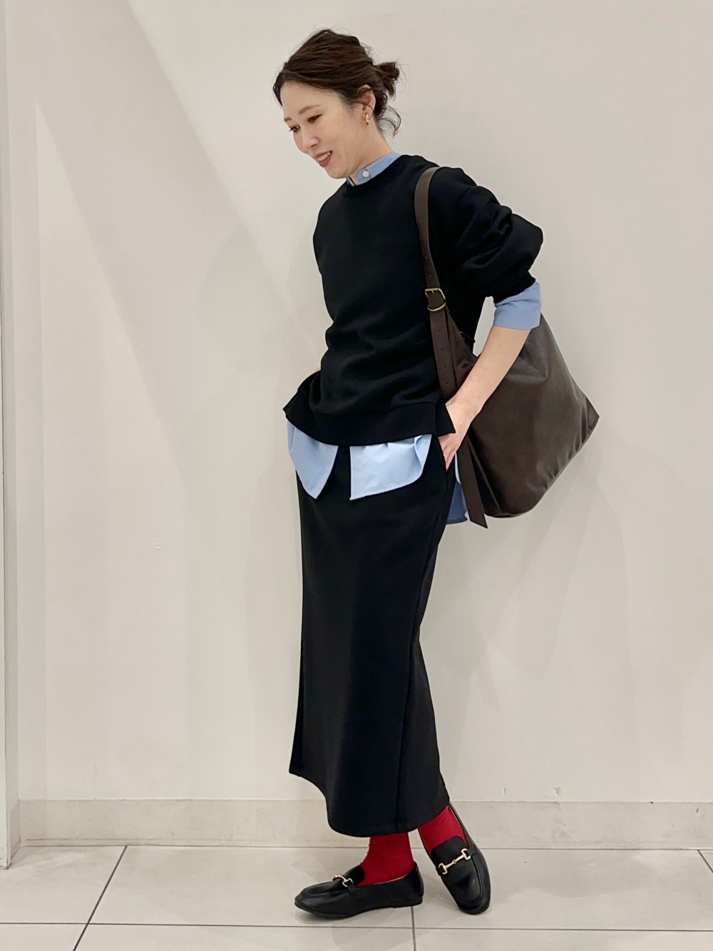 ボトルネックT(ノースリーブ)Q、ドレープキュロッツQ」の着用