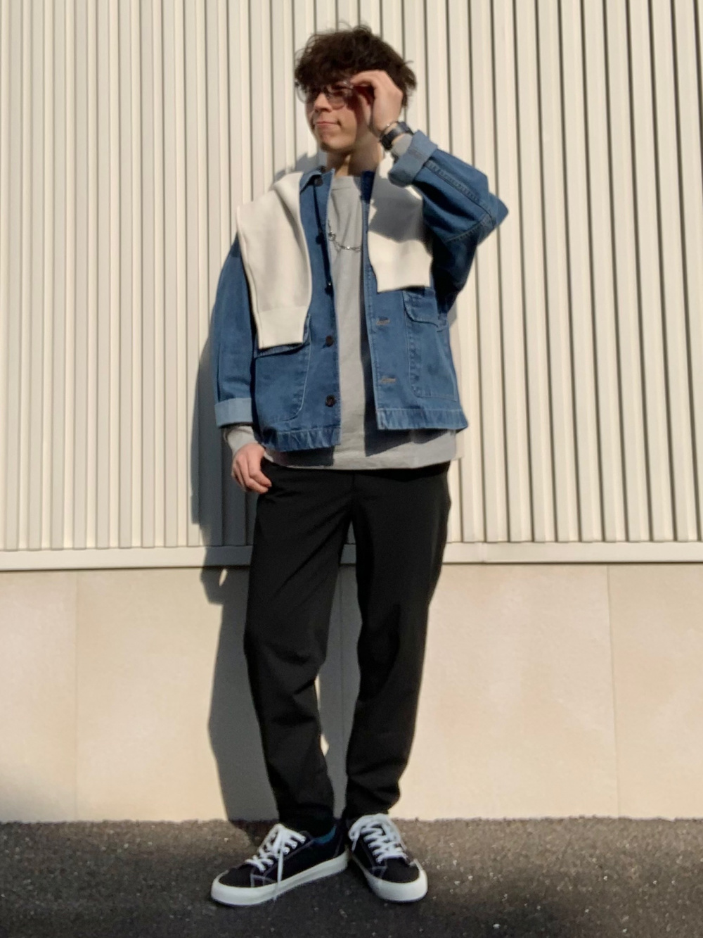 （セット）rokh クロップドデニムジャケット &パンツ ※上M 下S ニットポロシャツ(5分袖) by rokh、クロップドパンツ by rokh」の着用