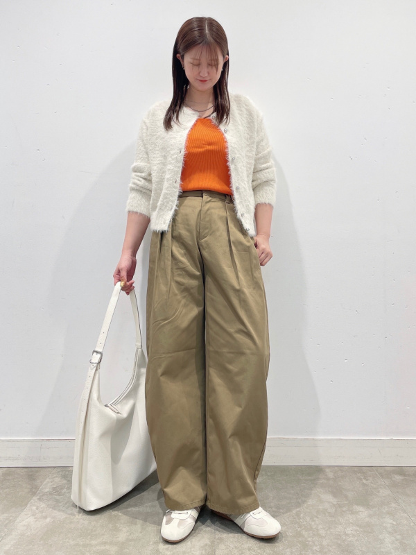 Shiny Crew Neck Cardigan/Z」的穿搭靈感｜GU