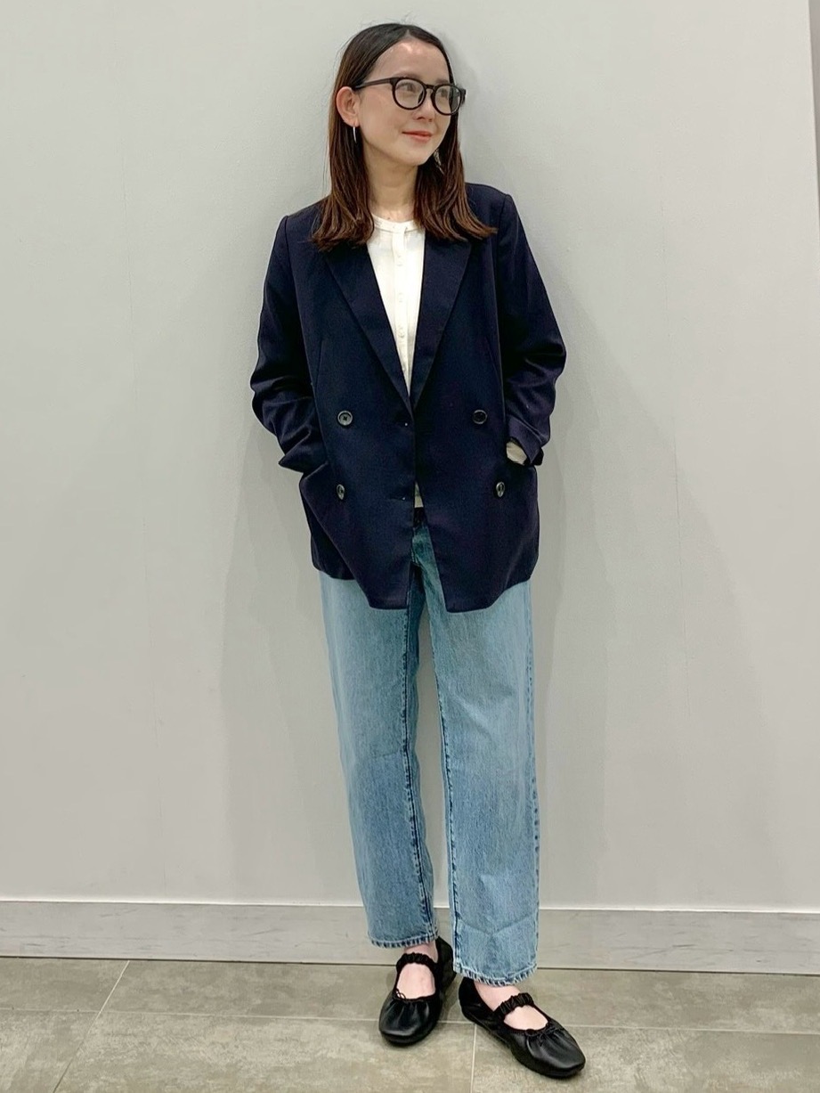 ダブルブレストジャケットZ、ソフトシアーカーディガンQ」の着用