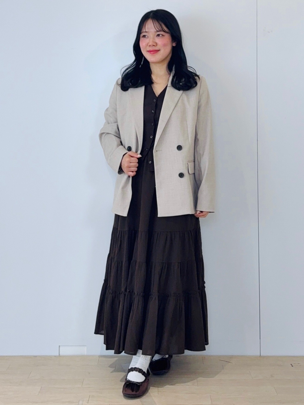 ダブルブレストジャケットZ、ソフトシアーカーディガンQ」の着用