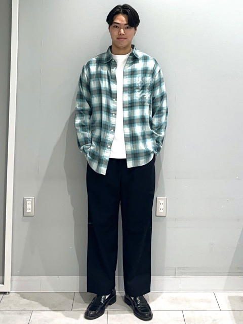 An outfit using Ombre Checked Shirt and Super Wide Jeans｜GU US