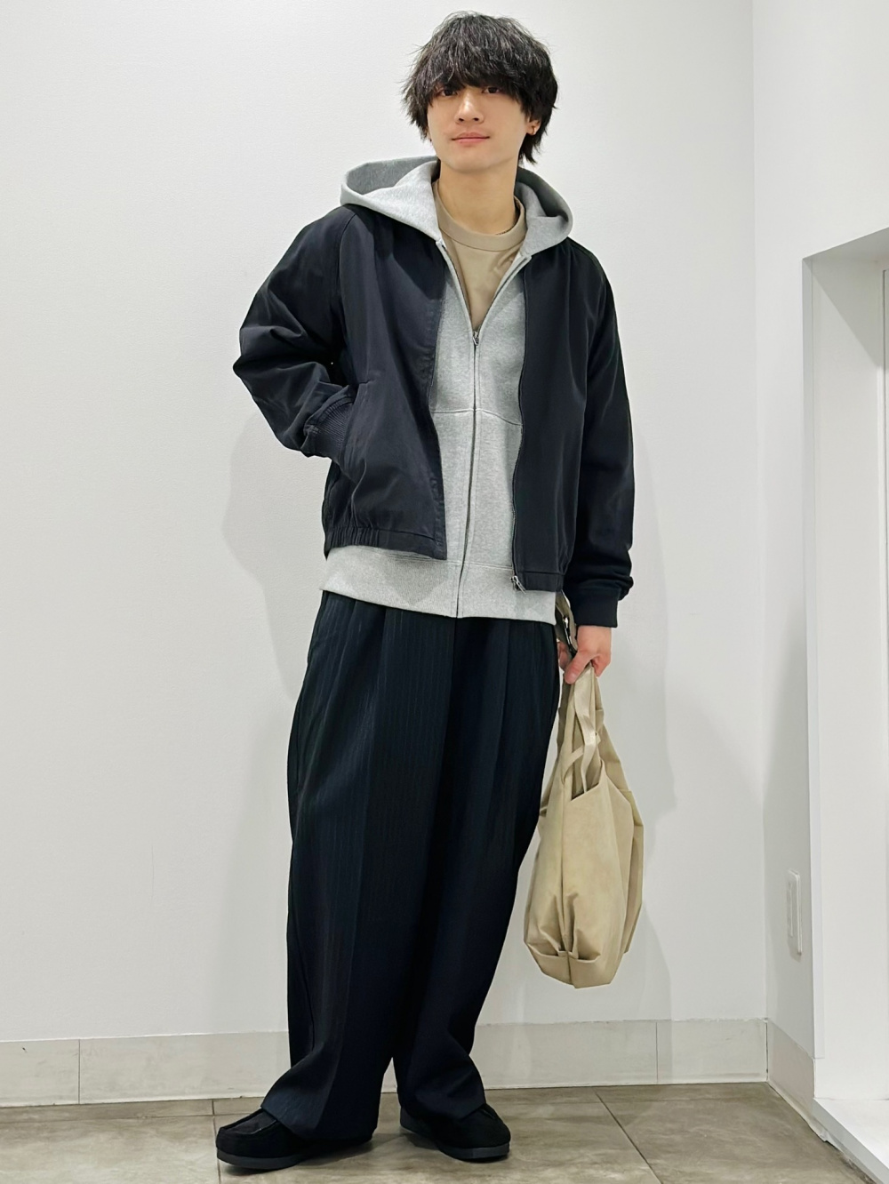 タックワイドパンツ(ストライプ)(丈標準70.0～74.0cm)」の着用