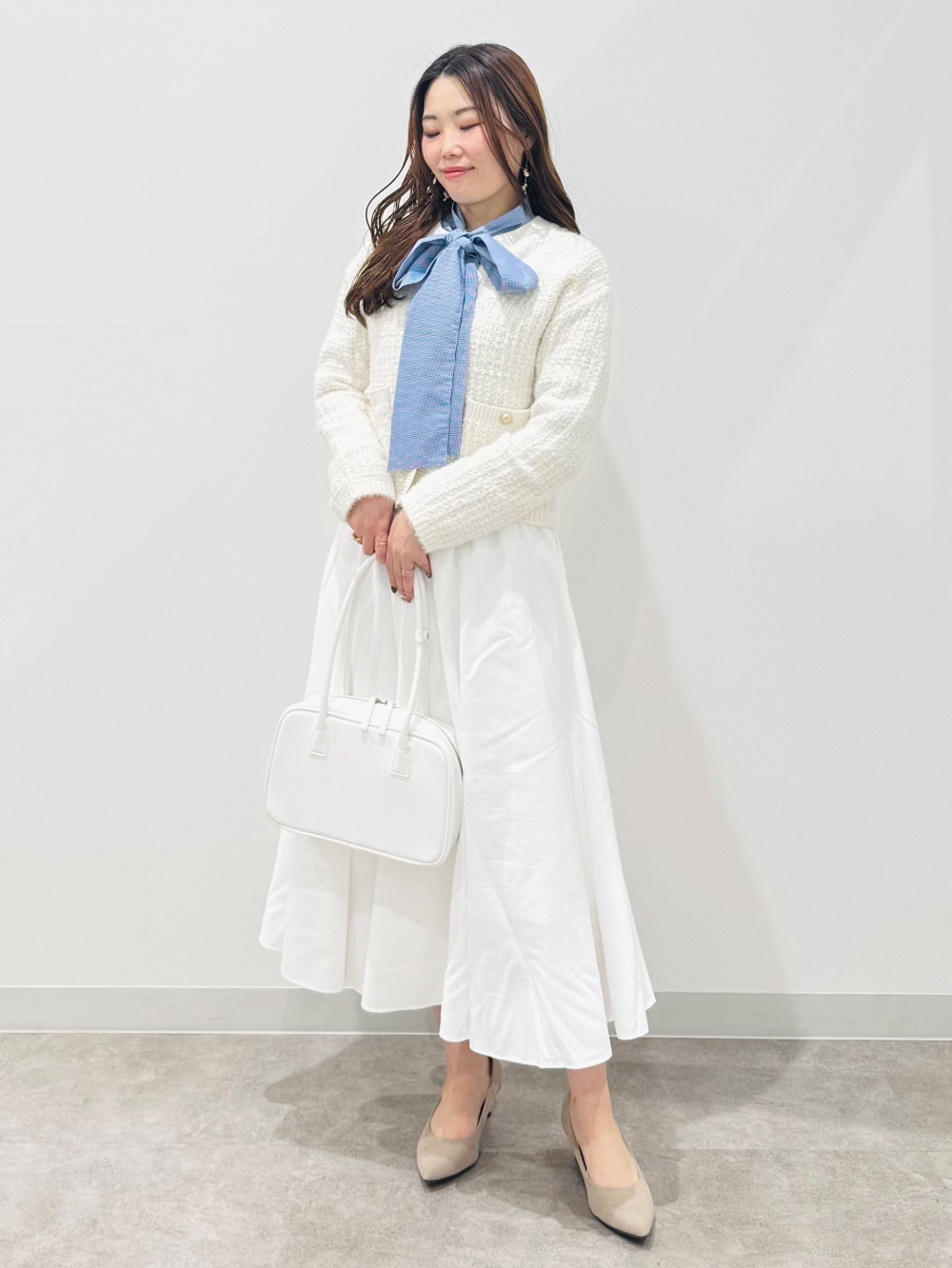 【美品】コーデ売り♡パールニットカーディガン＆ボウタイブラウス ツイーディーニットカーディガン、ボウタイブラウス」の着用