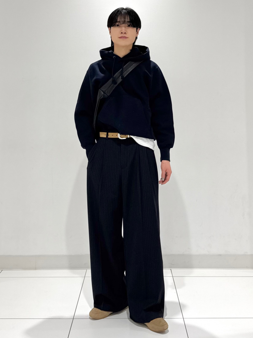 タックワイドパンツ(ストライプ)(丈標準70.0～74.0cm)」の着用