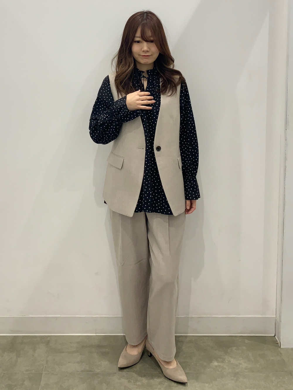 ノーカラーベストZ(セットアップ可能)、フリルネックチュニック」の