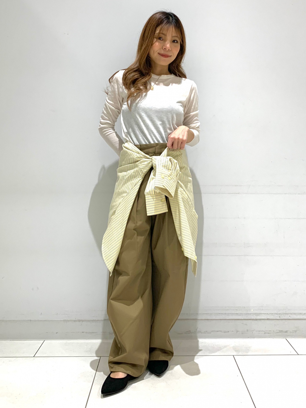 GU ベージュ ダブルブレストジャケット ベルテッド　ストレートパンツ Mサイズ ダブルブレストジャケットZ、ベルテッドストレートパンツZ+E」の着用