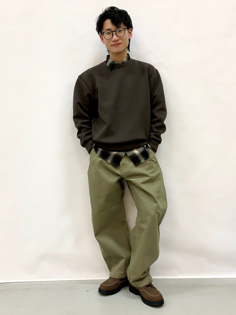 ヘビーコットンバレルレッグパンツ+E」の着用コーディネート| ジーユー