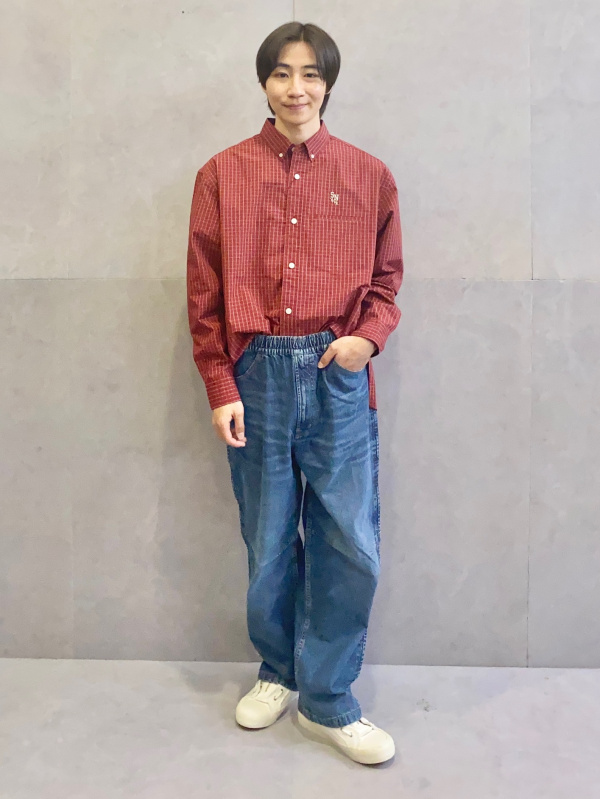 ブロードチェックシャツ UNDERCOVER、デニムイージーパンツ UNDERCOVER