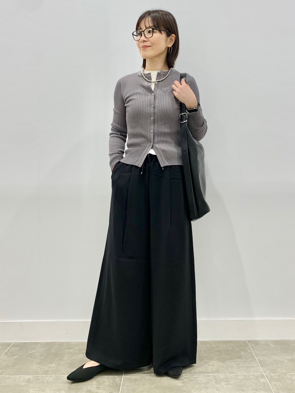 Check styling ideas for「Sheer Dolman Sleeve Shirt、Pleated Wide