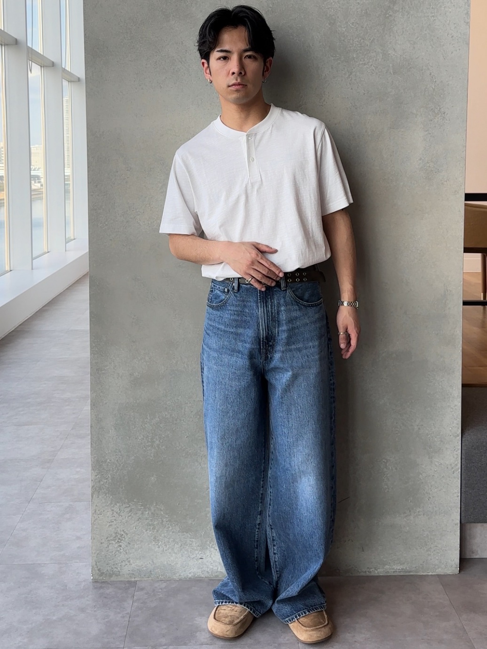 Super Wide Jeans/NTQ、Henley Neck T-Shirt」| GU的穿搭理念