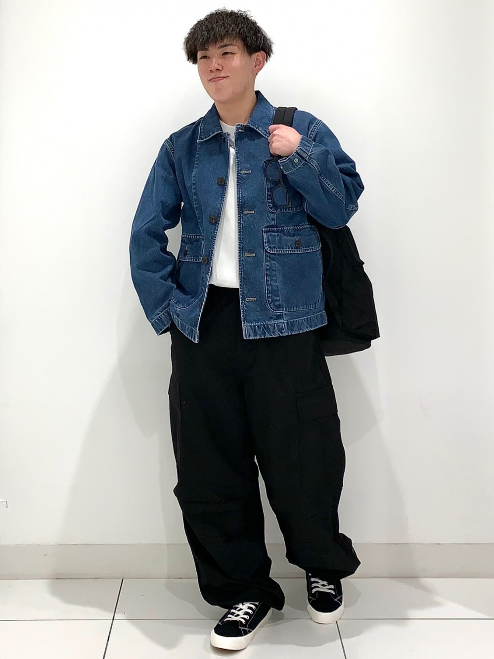 ジップアップパーカ by rokh、シェフシャツ by rokh +X」の着用