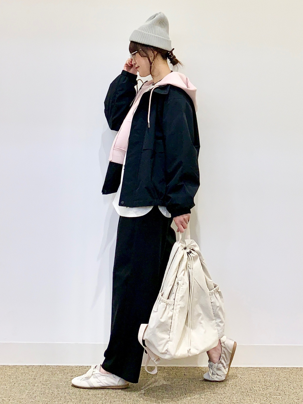 ワイドテーパードアンクルパンツZ(セットアップ可能)」の着用