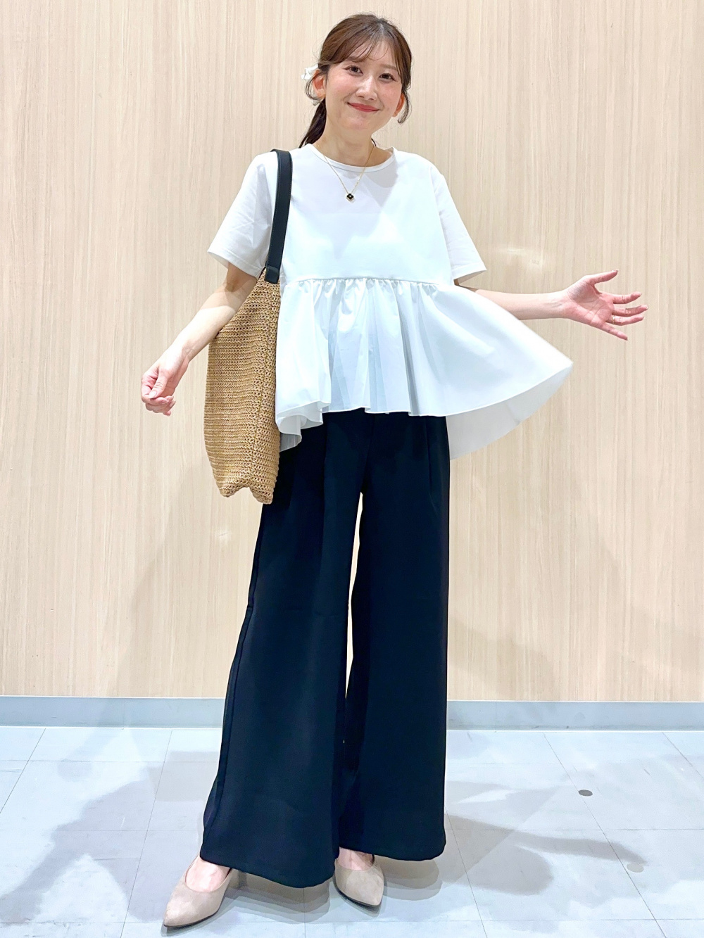 布帛コンビネーションT、ペプラムブルゾン by rokh」の着用