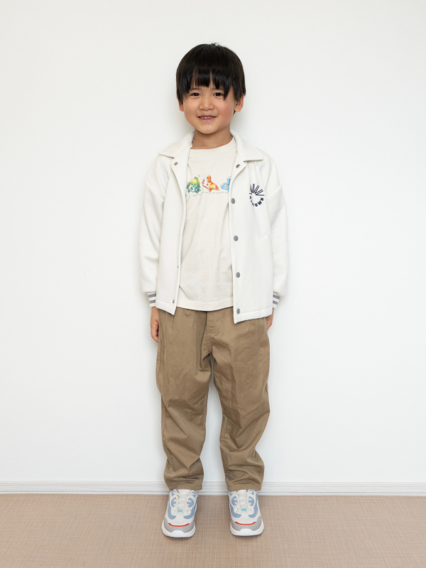 KIDS キャロットパンツ、ふかふかスニーカーのコーディネート・着用