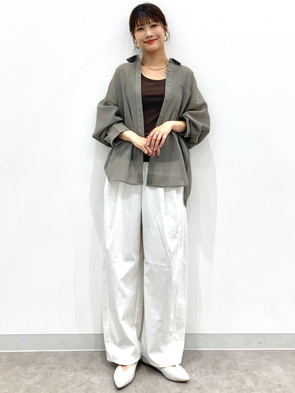 Sheer Dolman Sleeve Shirt/Q、Satin Relaxed Pants」| GU的穿搭理念