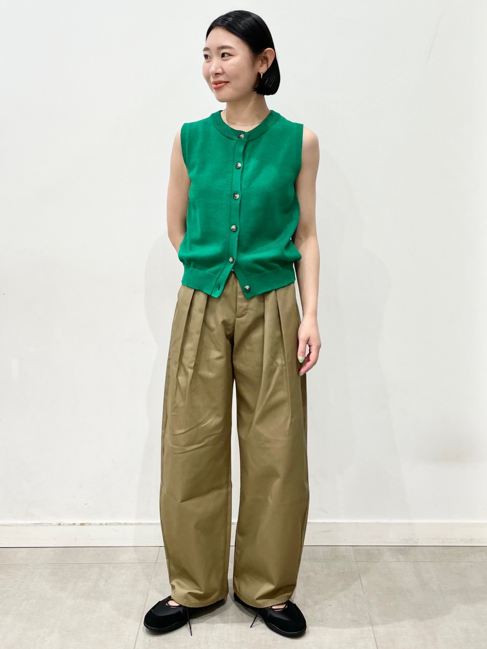 Front Button Sweater/Sleeveless/Q、Satin Relaxed Pants」| GU的穿搭理念