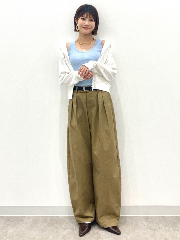 リブタートルネックセーター(長袖)、ヘリンボーンタックワイドパンツ