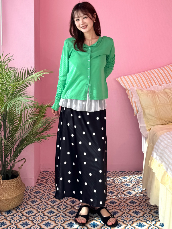 Textured Shirt/HalfSlv、Satin Dot Flared Skirt」的穿搭靈感｜GU