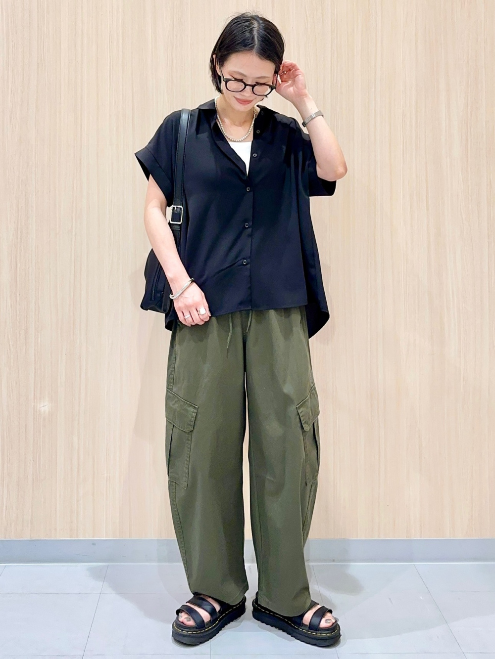 ドルマンスリーブシャツ、カーゴバレルアンクルパンツ(丈標準61.0 