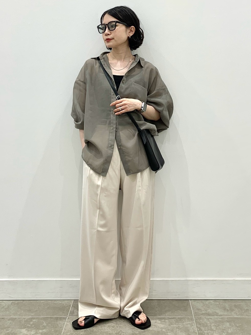 ソフトシアークルーネックT(長袖)、ペプラムブルゾン by rokh」の着用