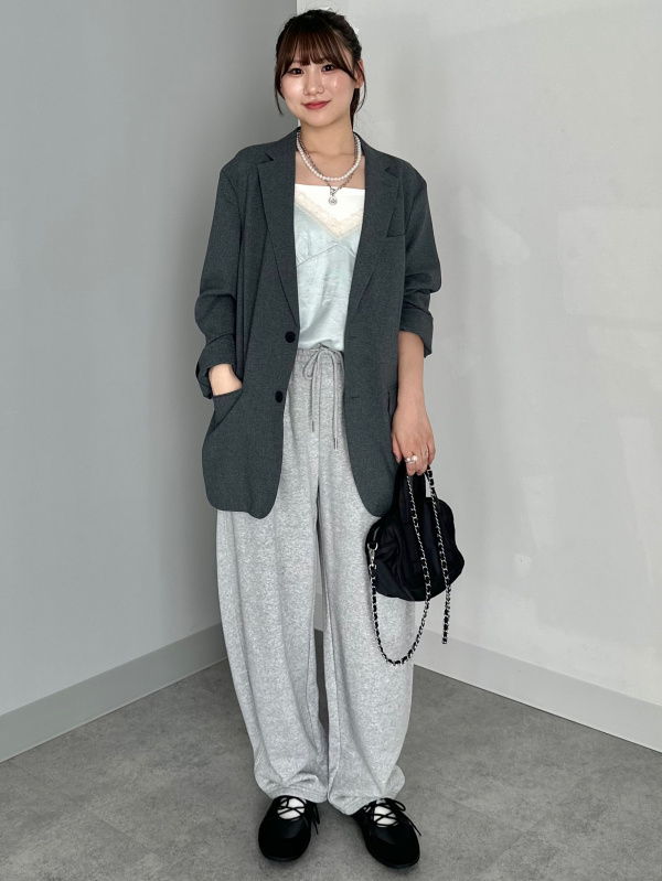 Textured Shirt/HalfSlv、Satin Relaxed Pants」的穿搭靈感｜GU