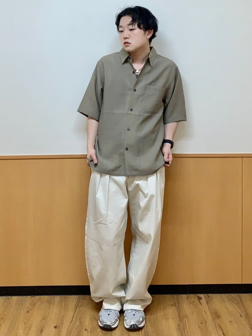 Imitation Pearl Necklace、Textured Shirt/HalfSlv」| GU的穿搭理念