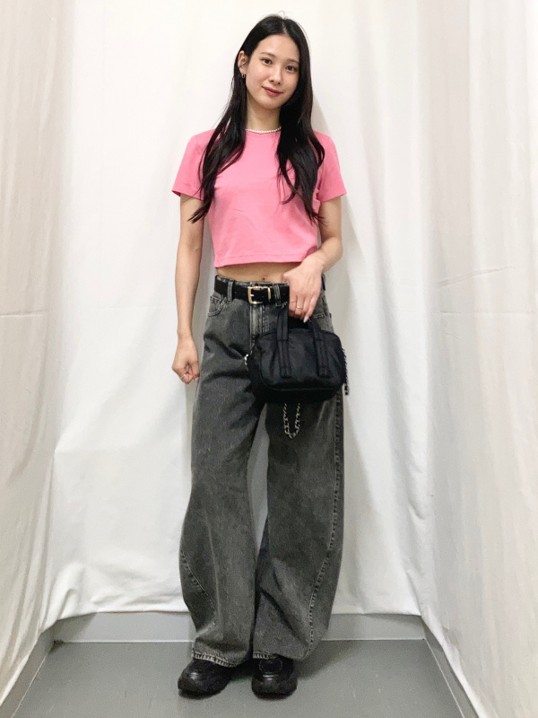 Puffy Touch Knit Crew Neck Sweater/CL、3D Barrel Jeans/UL」的穿搭