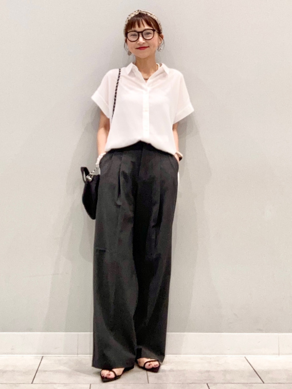 Textured Shirt/HalfSlv、Satin Relaxed Pants」的穿搭靈感｜GU