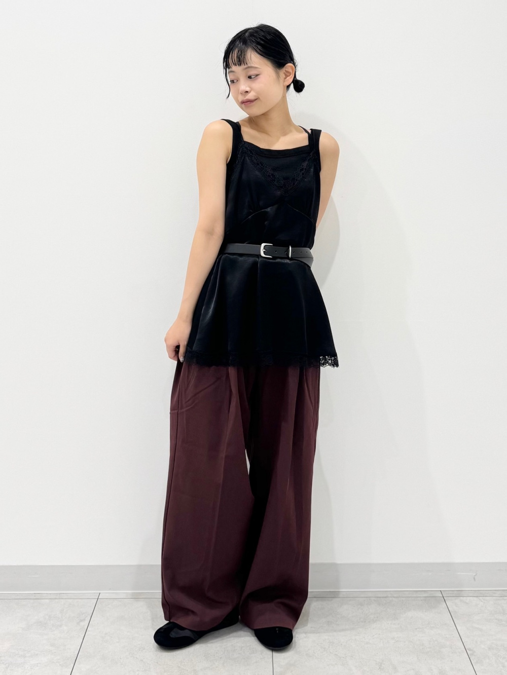 Pleated Wide Pants/MN、Bra-Feel Lace Frill Camisole」| GU的穿搭理念
