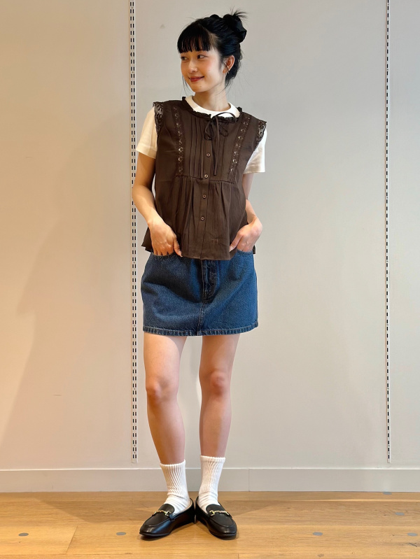 Lace Blouse/Sleeveless」的穿搭靈感｜GU