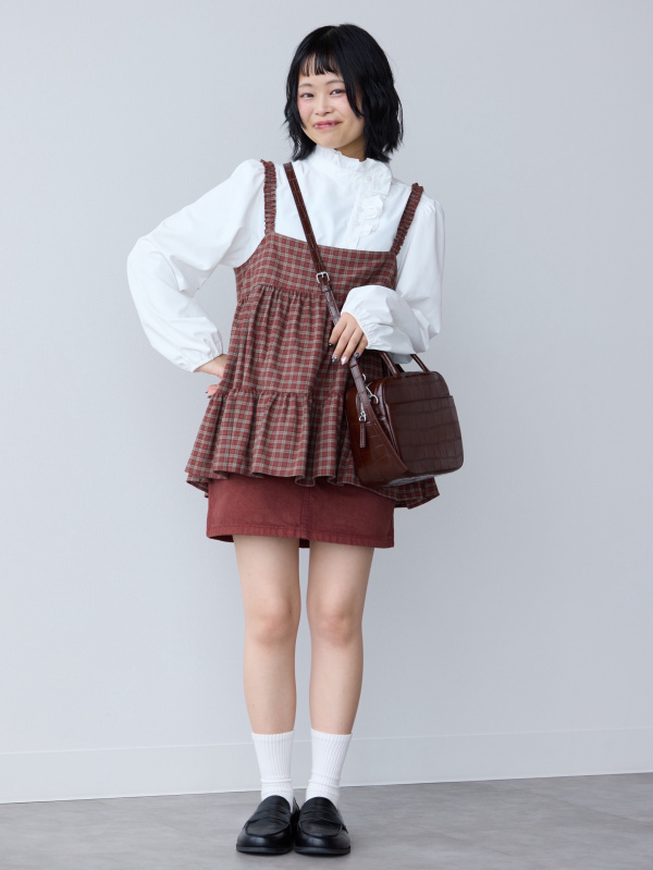 Color Canvas Sneakers/PF、Ribbed Cropped T-Shirt/L/PF」的穿搭靈感｜GU