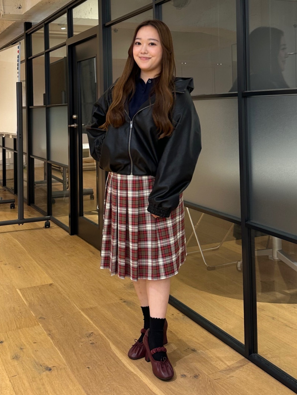 Boxy Graphic T-shirt/MUSIC/PF、Square Faux Leather Scrunchie/MN