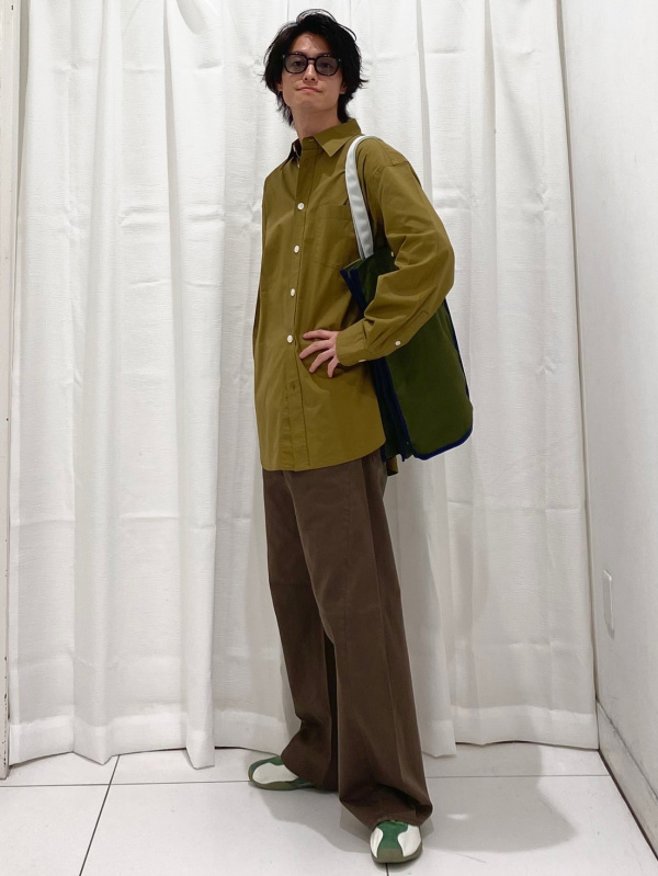G.Style 出品 Super Wide Jeans/PF、Nylon Combination Flat Sole Sneakers/ST」的穿