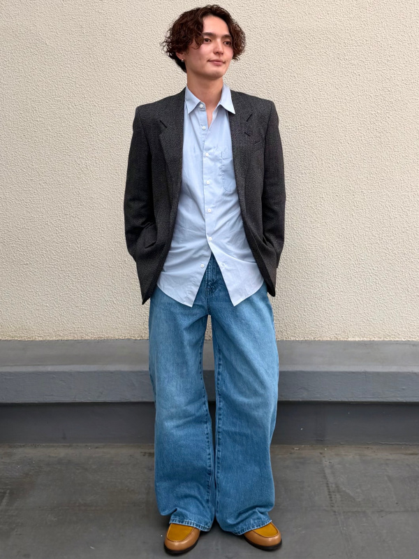 Super Wide Jeans/PF、Nylon Combination Flat Sole Sneakers/ST」的穿