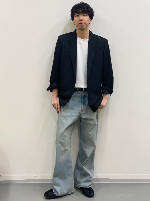 Super Wide Jeans/PF、Nylon Combination Flat Sole Sneakers/ST」的穿