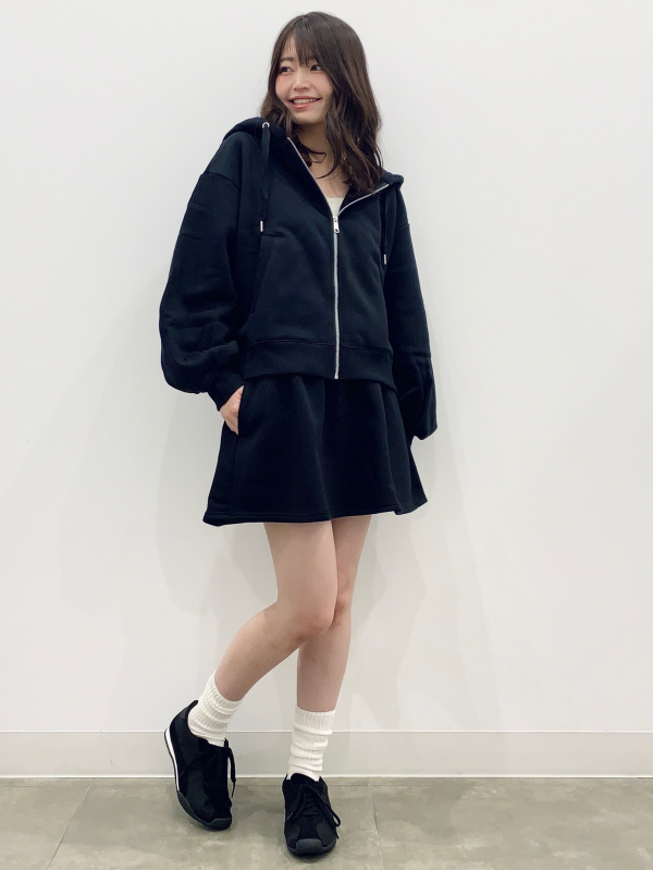 Boxy Graphic T-shirt/MUSIC/PF、Square Faux Leather Scrunchie/MN