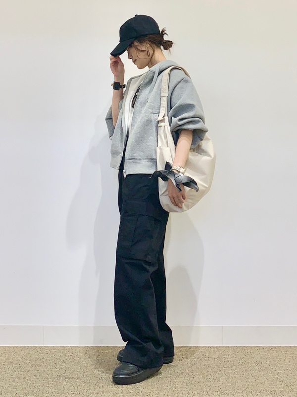 コットンクルーネックT、ストレートアンクルジーンズ PFの