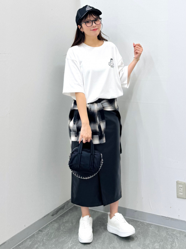 Boxy Graphic T-shirt/MUSIC/PF、Square Faux Leather Scrunchie/MN