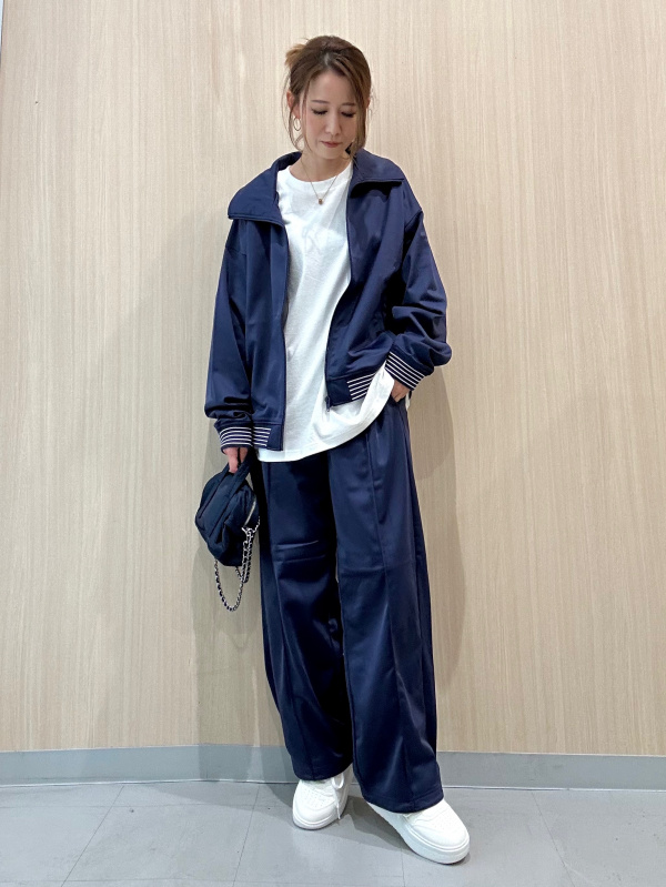 コットンクルーネックT、ストレートアンクルジーンズ PFの